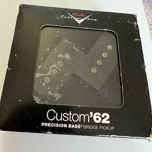 Fender Custom '62 Precision Bass Pickups.